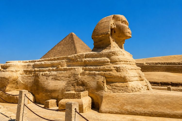 Piramides_de_Guiza_Cairo_2